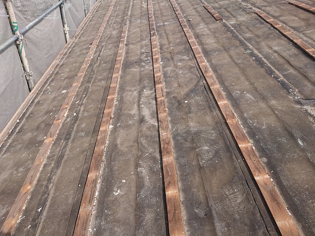 桟木が備わった屋根